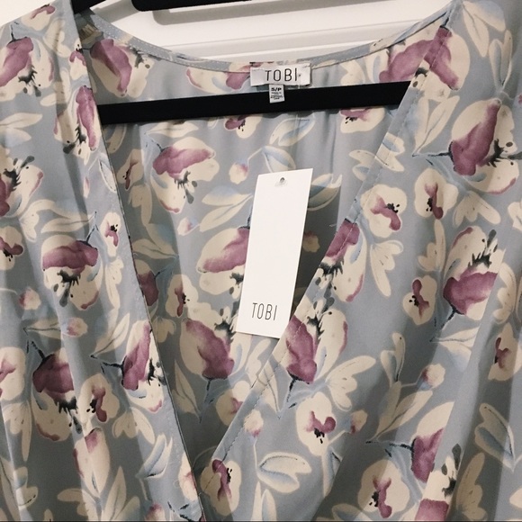 NWT Tobi Better Days Blue Floral Surplice Romper - Picture 3 of 6